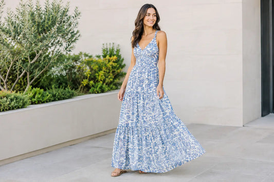 Why Are Maxi Dresses Flattering? Style Reasons
